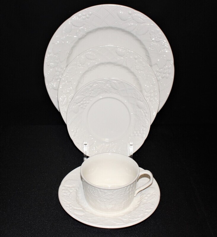 Mikasa English Countryside 5-Piece Place Setting (Dinner-Salad-Bread-Cup-Saucer)