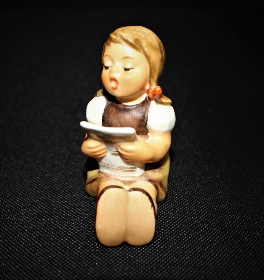 Goebel Hummel Girl with Music Sheet Porcelain Figurine #389, TMK6