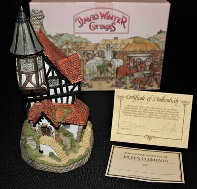 David Winter 1986 There Was a Crooked House Cottage in Original Box with COA