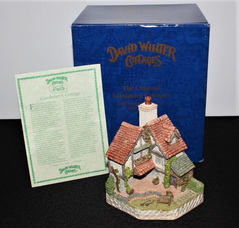 David Winter &quot;Gardener&#39;s Cottage&quot; 1995 Collectors Guild Scene in Box with COA