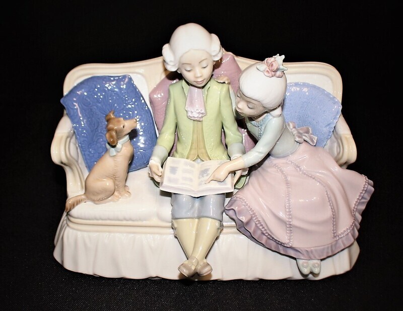 Lladro Story Time Girl &amp; Boy Reading on Couch w/ Dog Figurine #5229, Mint in Box