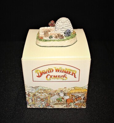 David Winter Welsh Pig Pen Cottage 1991 Cameos Collection in Box with COA