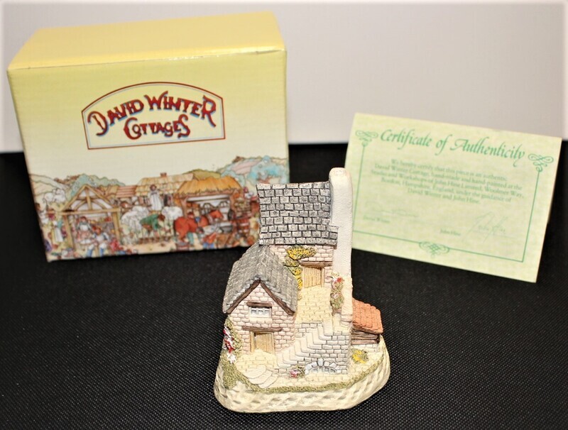 David Winter &quot;The Cobbler&#39;s Cottage&quot; 1990 Collectors Guild Scene in Box with COA