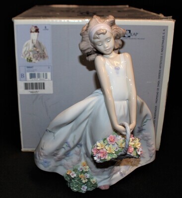 Lladro Wildflowers #6647 Girl Holding Flower Basket Figurine in Original Box