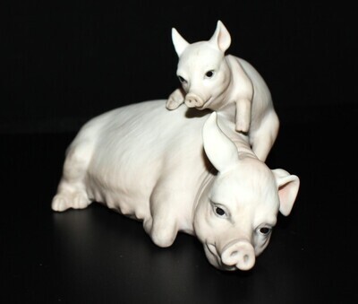 Boehm Sow & Piglet Adorable Mother and Baby Porcelain Figurine #400-88, U.S.A.
