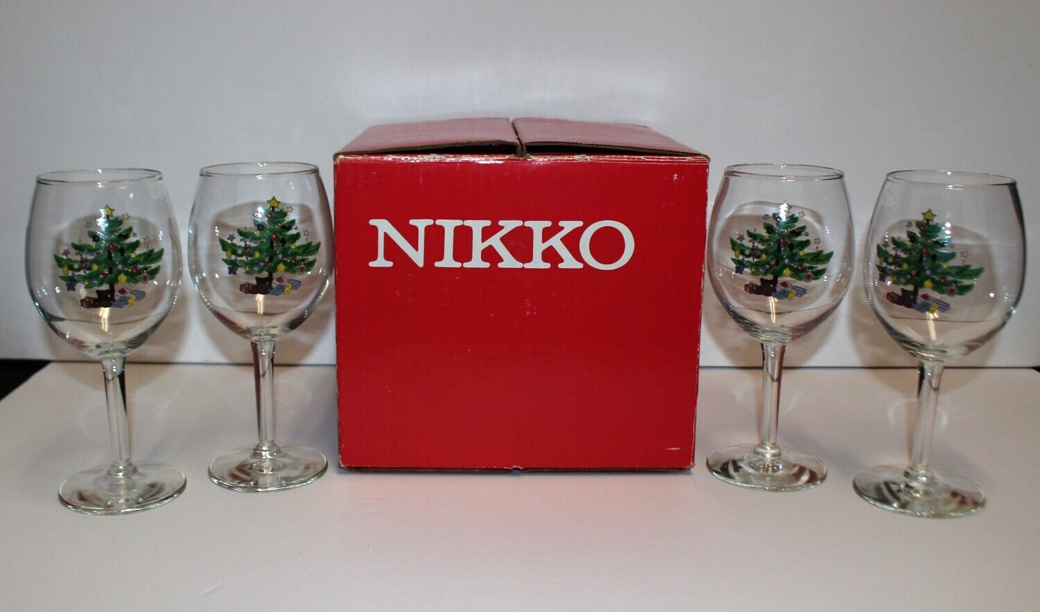 Set of 4 Nikko Christmas Water/Wine Stemware 11oz All Purpose Goblets in Box