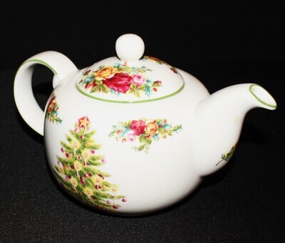 Royal Albert OLD COUNTRY ROSES Holiday Classic Porcelain Christmas Tree Teapot