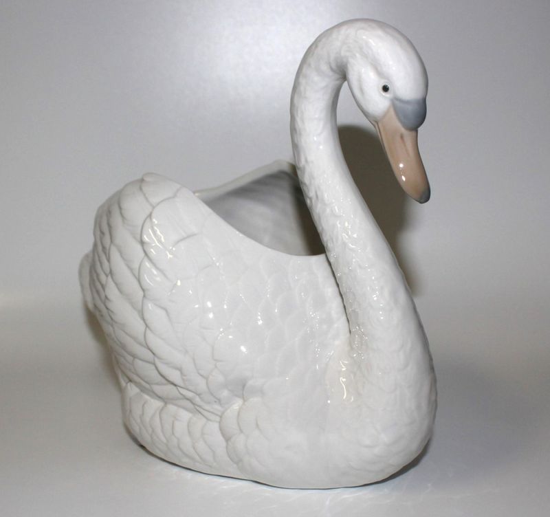 Lladro Daisa Gloss White Porcelain 7” Tall Swan Figurine Planter Vase