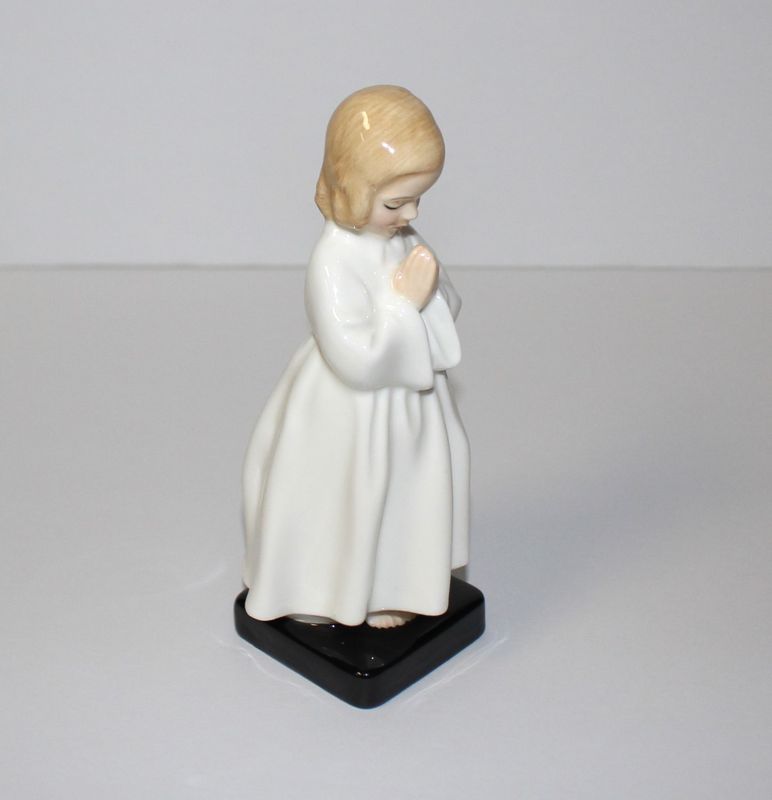 Royal Doulton Figurine – "Bedtime" HN 1978 – Praying Girl – 5.75" Tall