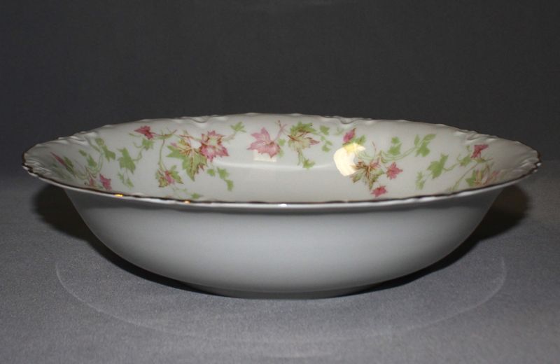 Hutschenreuther Selb Bavaria Maple Leaf Scalloped 9 5/8&quot; Round Vegetable Bowl