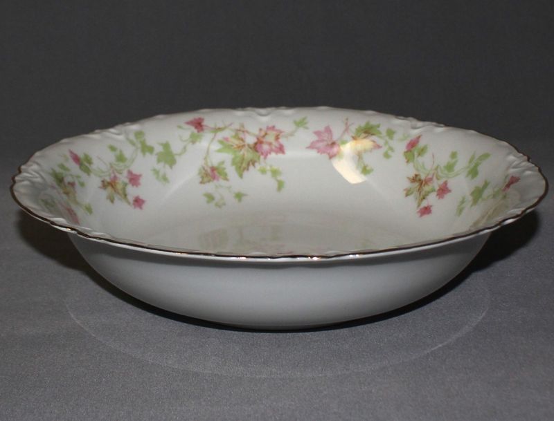 Hutschenreuther Selb Bavaria Maple Leaf Scalloped 9 5/8" Round Vegetable Bowl