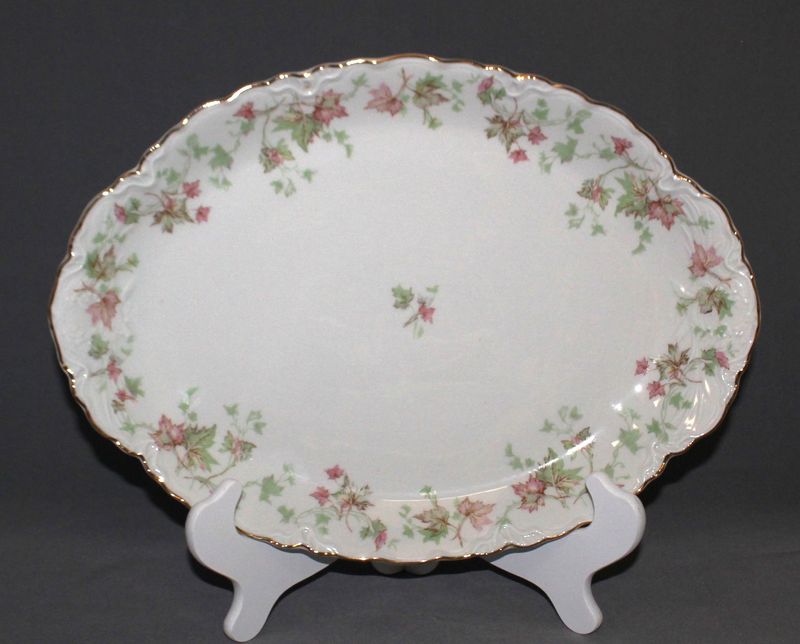 Hutschenreuther Selb Bavaria Maple Leaf Scalloped 14" Oval Serving Platter
