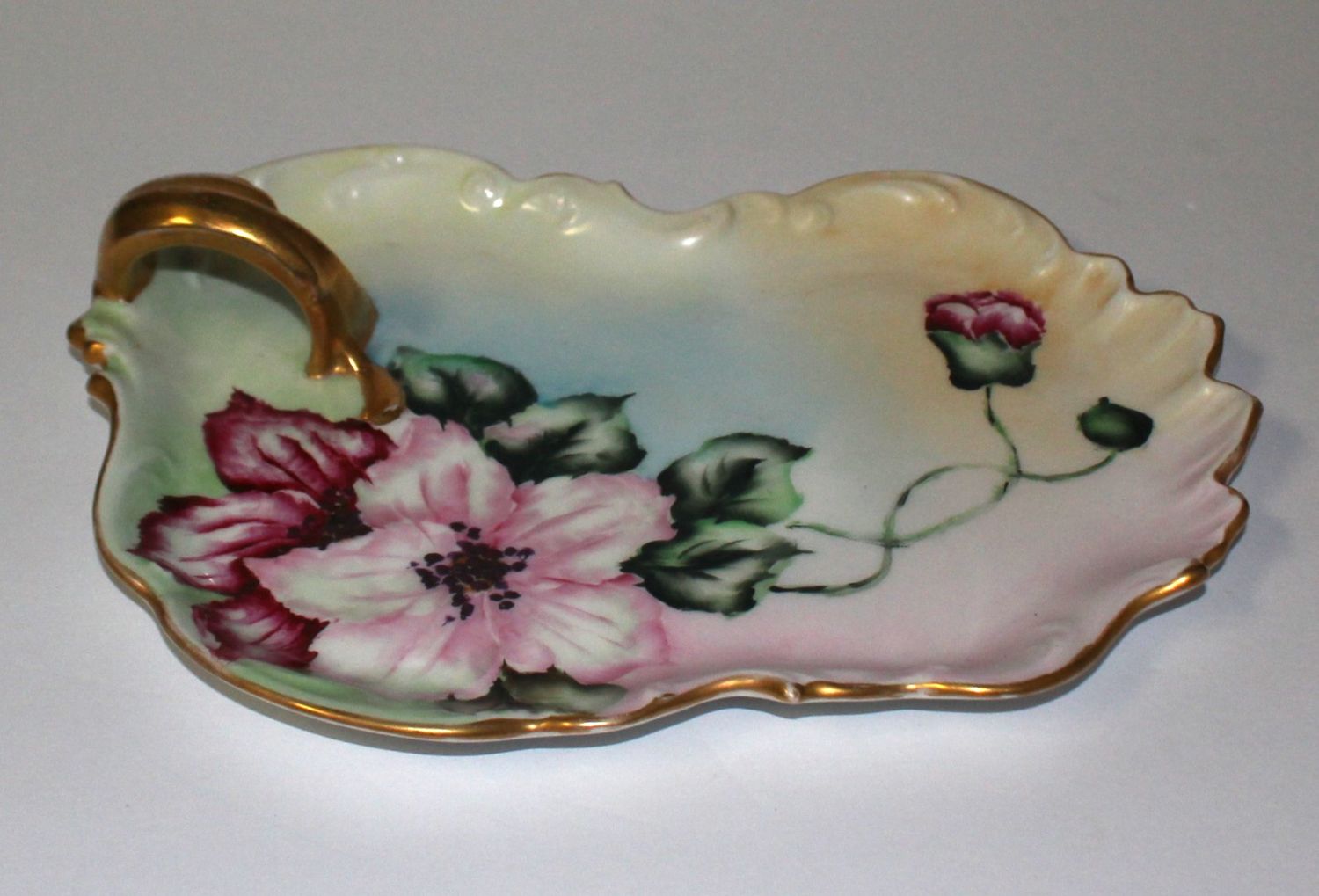 Tressemanes &amp; Vogt Limoges Venice Hand Painted Floral T&amp;V Handle Plate 1896-1900