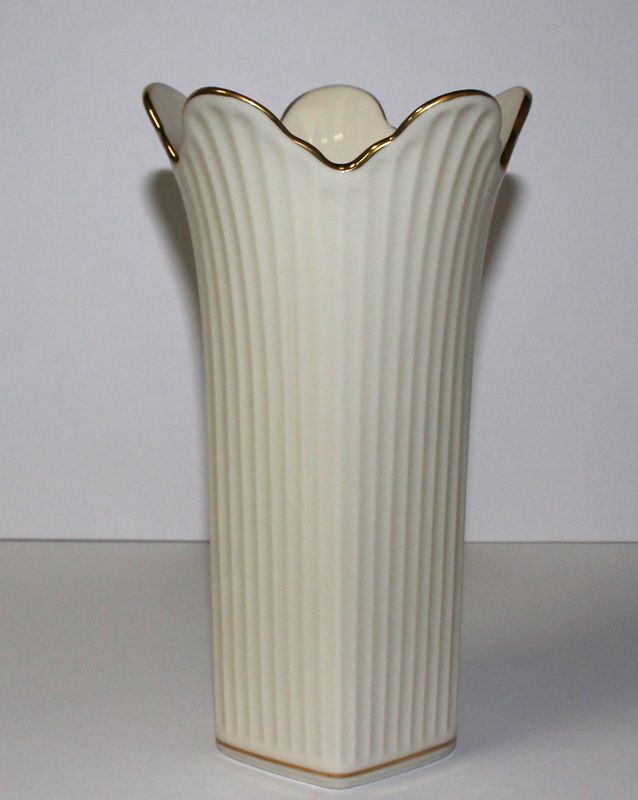 Lenox Meridian Collection 7 3/4” Ivory Ribbed Scalloped Gold Trim Vase
