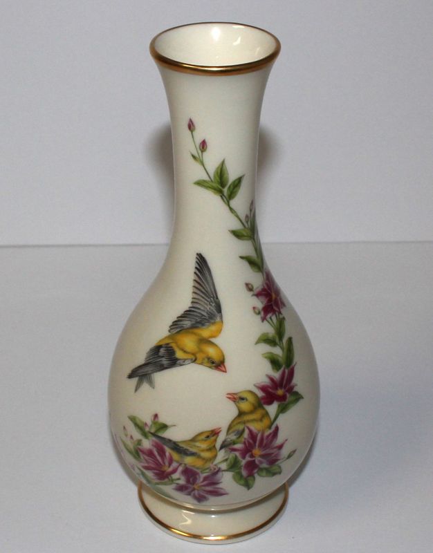 Lenox Collection 1985 Mother’s Day Limited Edition 8” Goldfinch Bird Family Vase