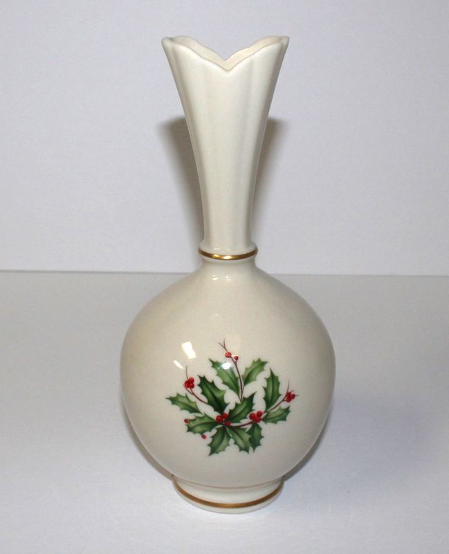 Lenox Holiday Presidential Hollies &amp; Berries 8&quot; Bulbous High Vase with Gold Trim