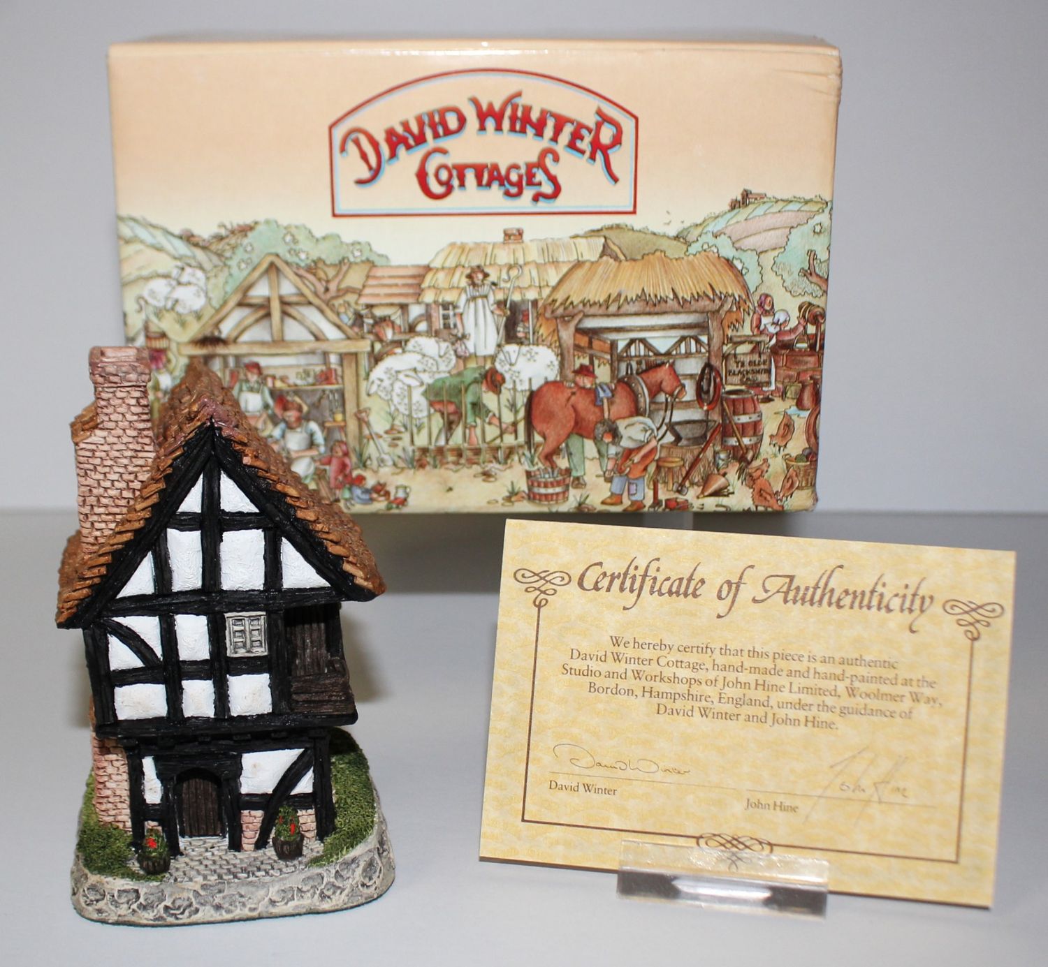 David Winter Spinners Cottage 1984 At the Center of the Village in Box with COA