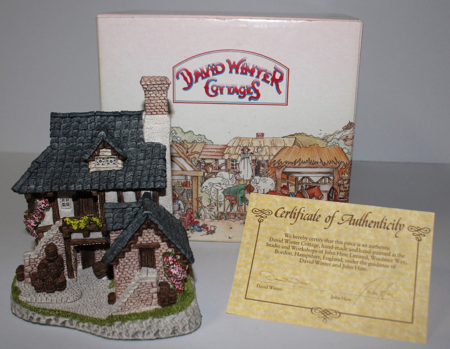 David Winter Coopers Cottage 1985 At the Center of the Village in Box with COA