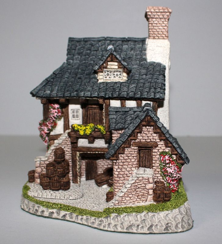 David Winter Coopers Cottage 1985 At the Center of the Village in Box with COA