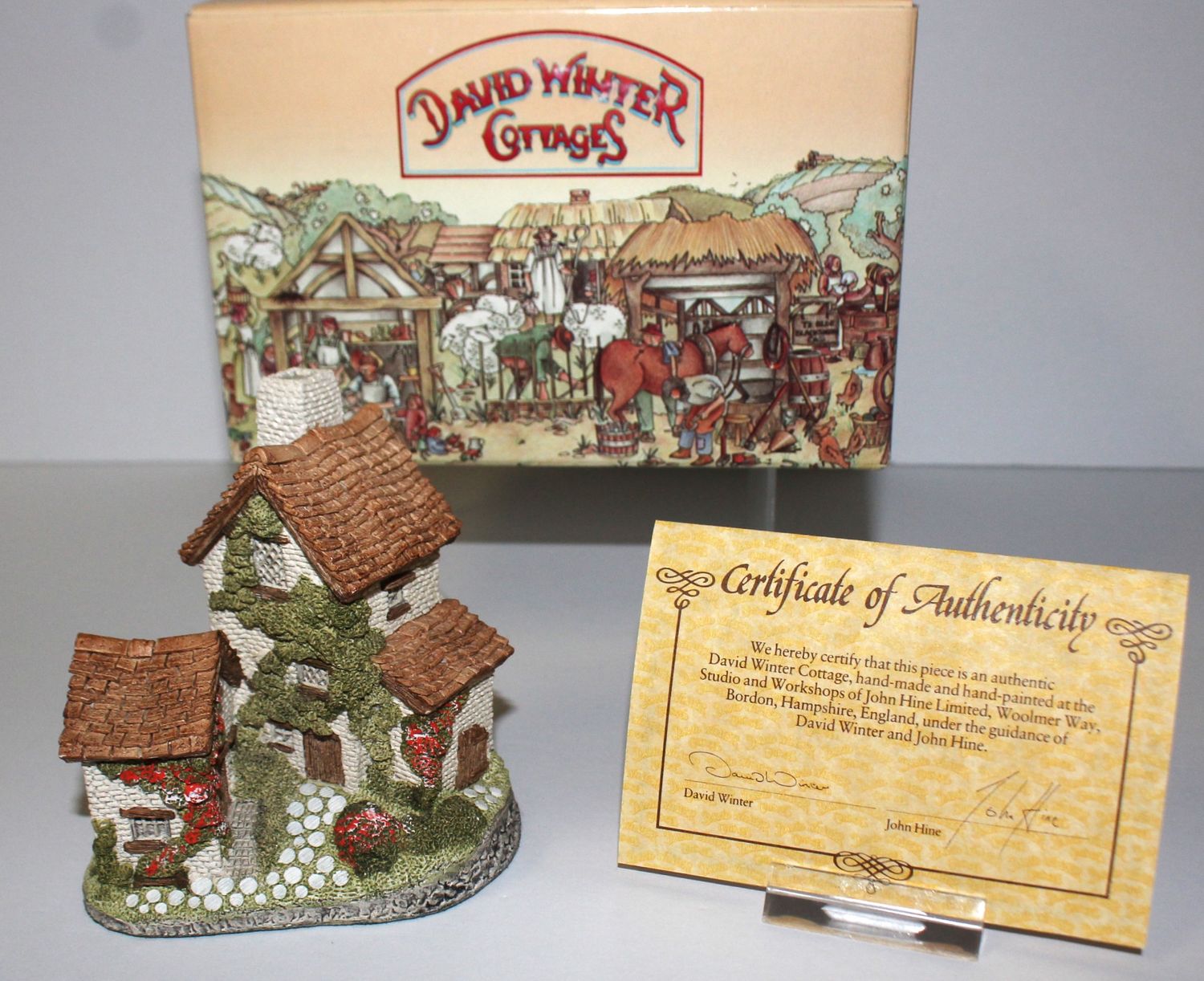 David Winter &quot;Ivy Cottage&quot; 1982 At the Center of the Village in Box with COA