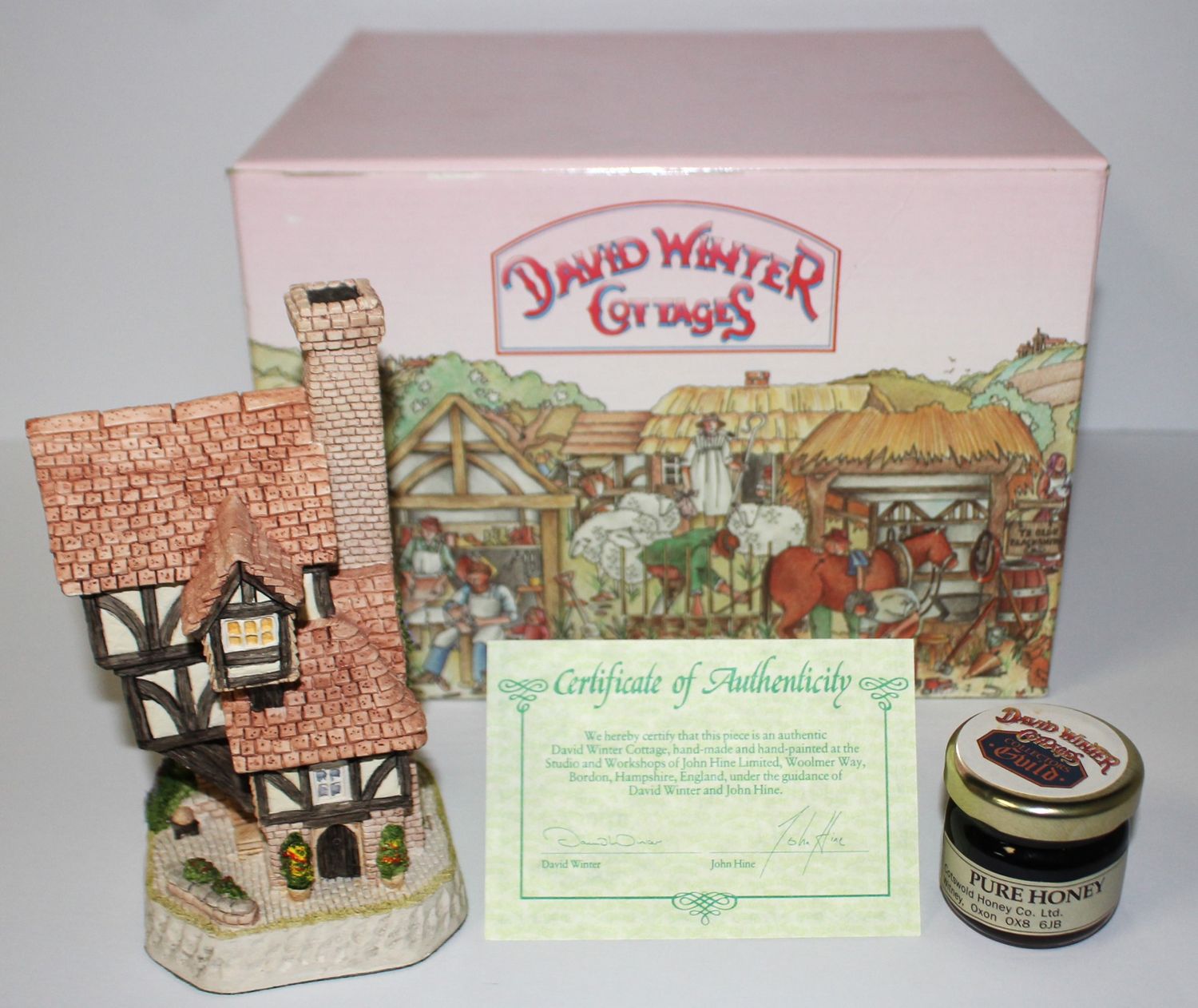 David Winter The Beekeeper&#39;s Cottage 1992 Collectors Guild Scene in Box with COA