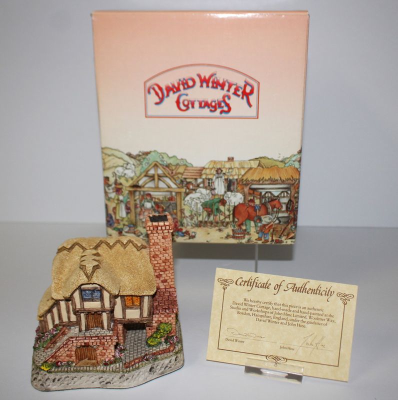 David Winter &quot;While Away Cottage&quot; 1994 Collectors Guild Scene in Box with COA