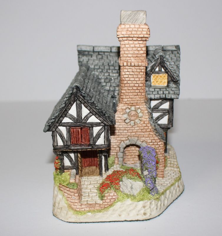 David Winter Cottage "Inglenook" 1991 Main Collection in Box with COA