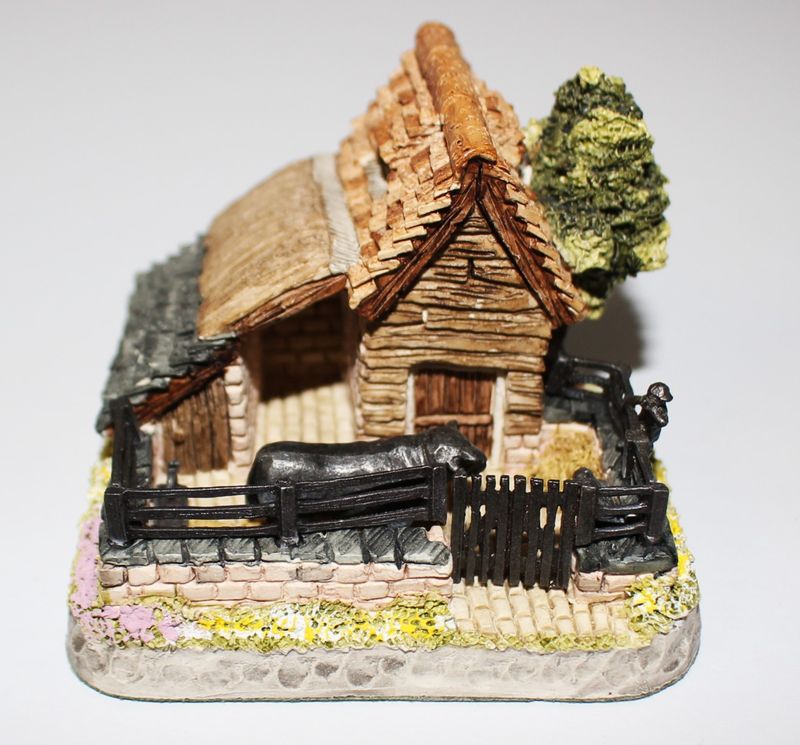 David Winter Buckinghamshire Bull Pen 1992 Shires Cottage in Box with COA