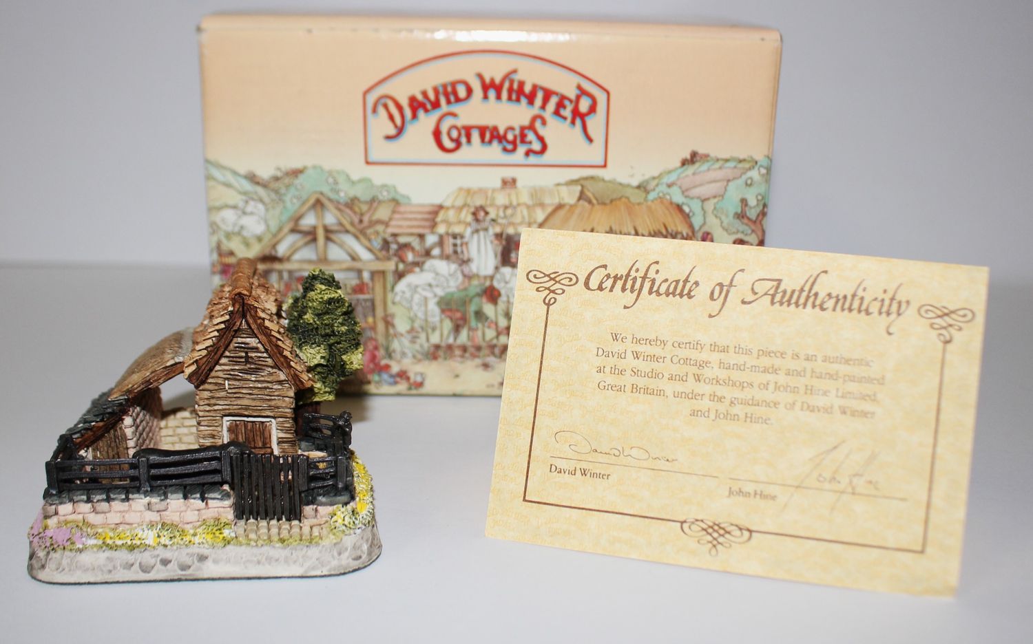 David Winter Buckinghamshire Bull Pen 1992 Shires Cottage in Box with COA