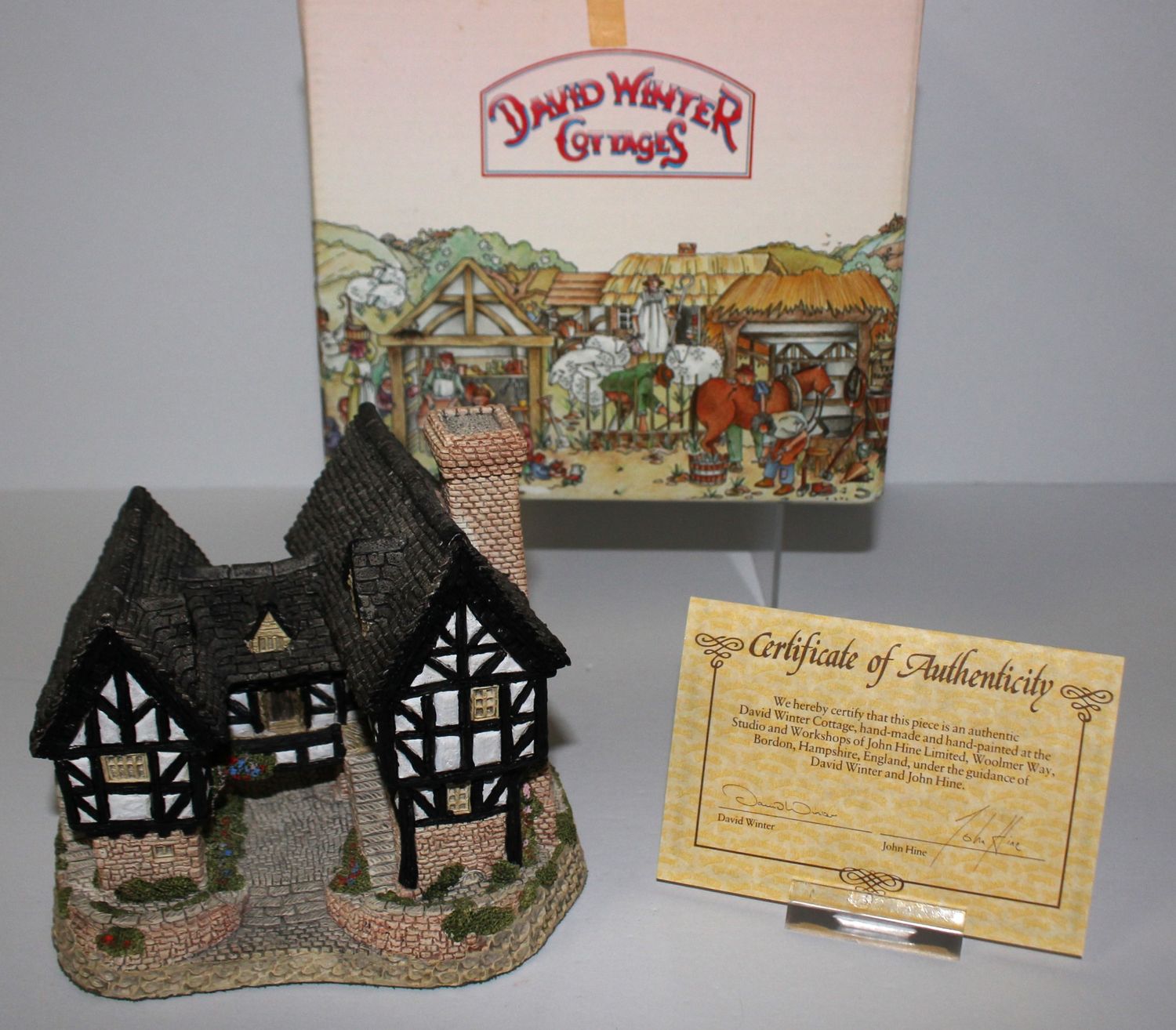 David Winter Tudor Manor House Cottage 1981 Land Owners Collection in Box with COA