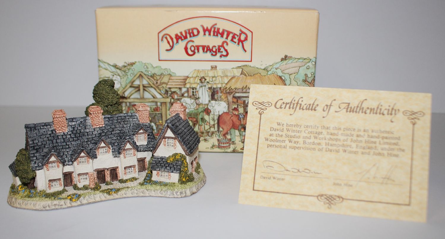David Winter &quot;Craftsmens Cottage&quot; 1985 Heart of England Series in Box with COA