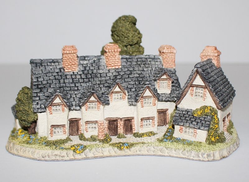 David Winter "Craftsmens Cottage" 1985 Heart of England Series in Box with COA