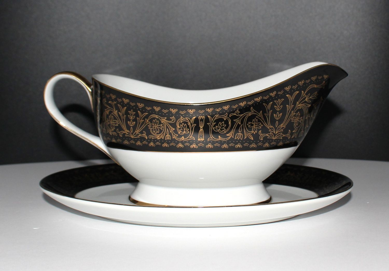 SEYEI Regency Fine China Gravy Boat / Sauce Bowl with Underplate, 6908