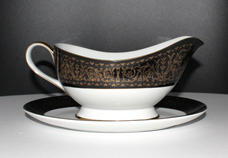 SEYEI Regency Fine China Gravy Boat / Sauce Bowl with Underplate, 6908