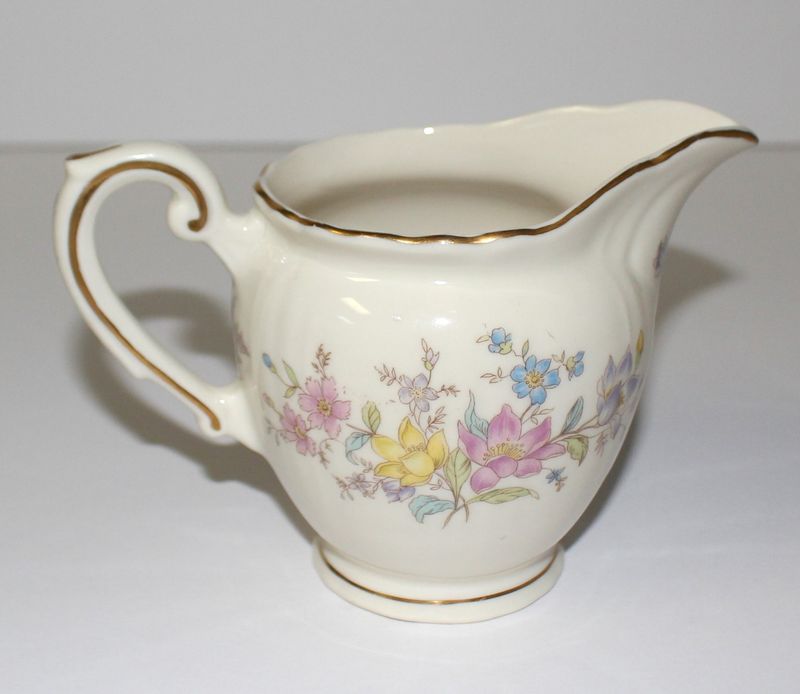 SYRACUSE “Briarcliff” Federal Shape Creamer Pitcher