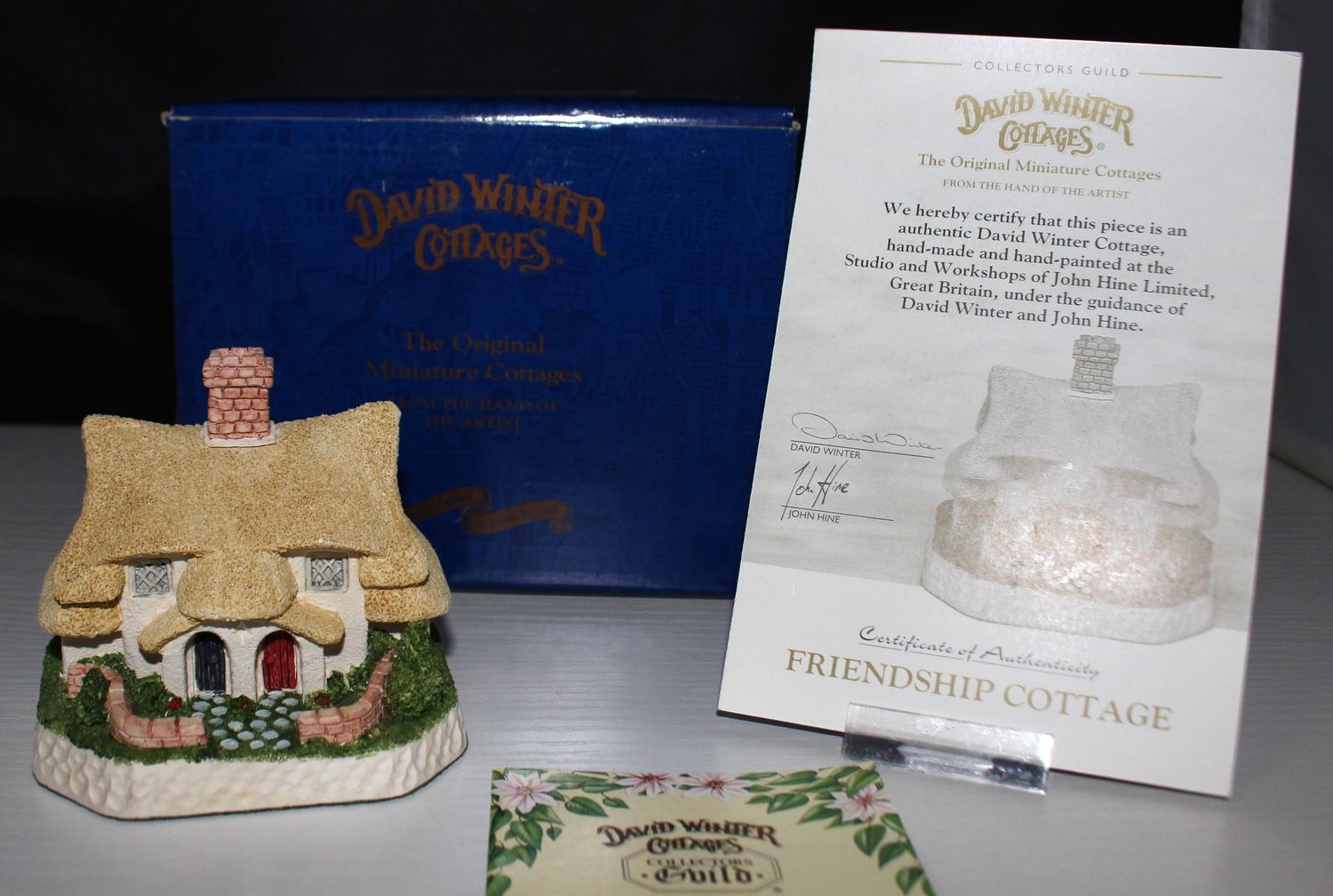 David Winter &quot;Friendship Cottage&quot; 1994 Collectors Guild Scene in Box w/COA