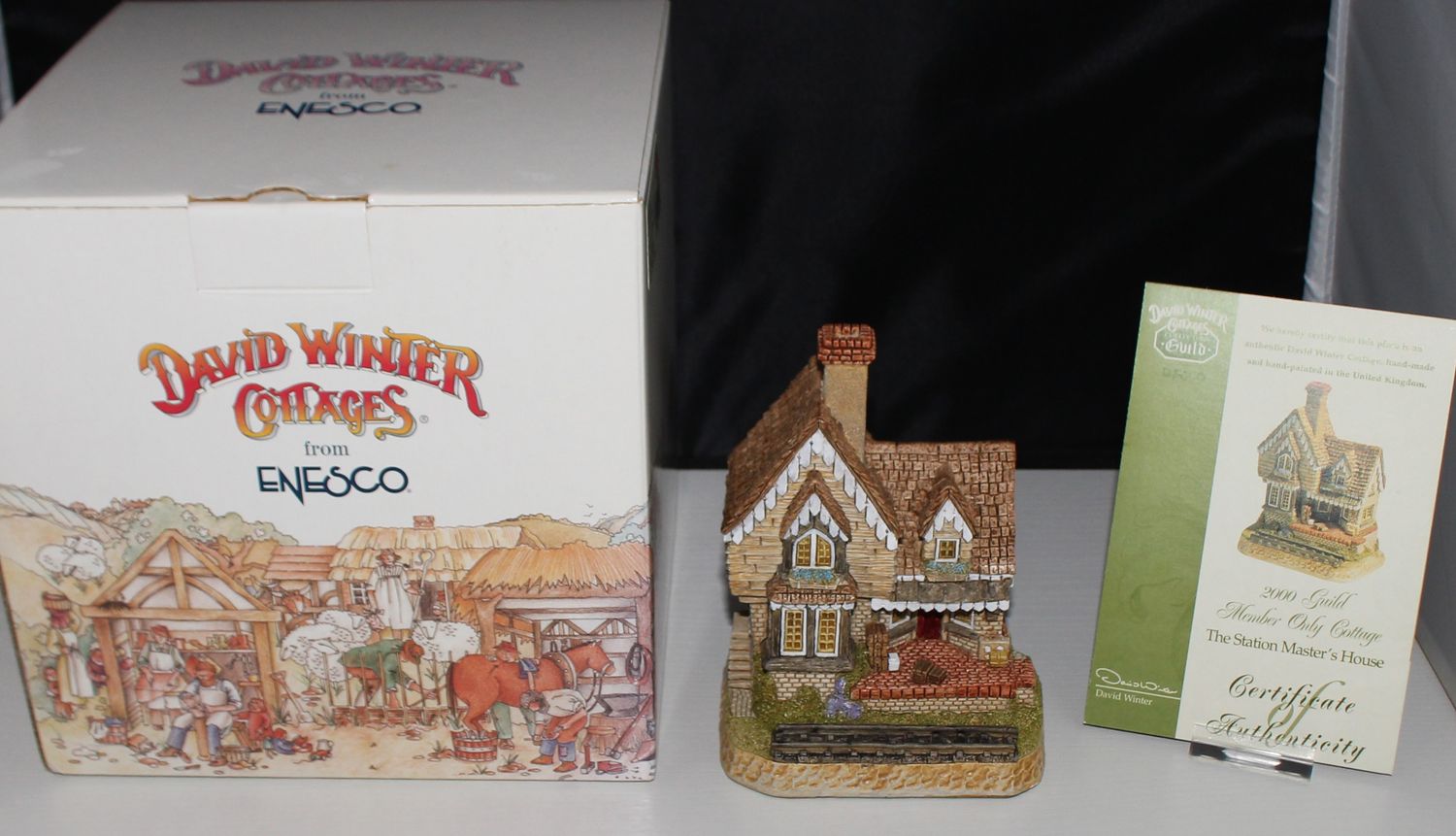 David Winter Cottage &quot;Station Master&#39;s House&quot; Collectors Guild Scene, Box &amp; COA