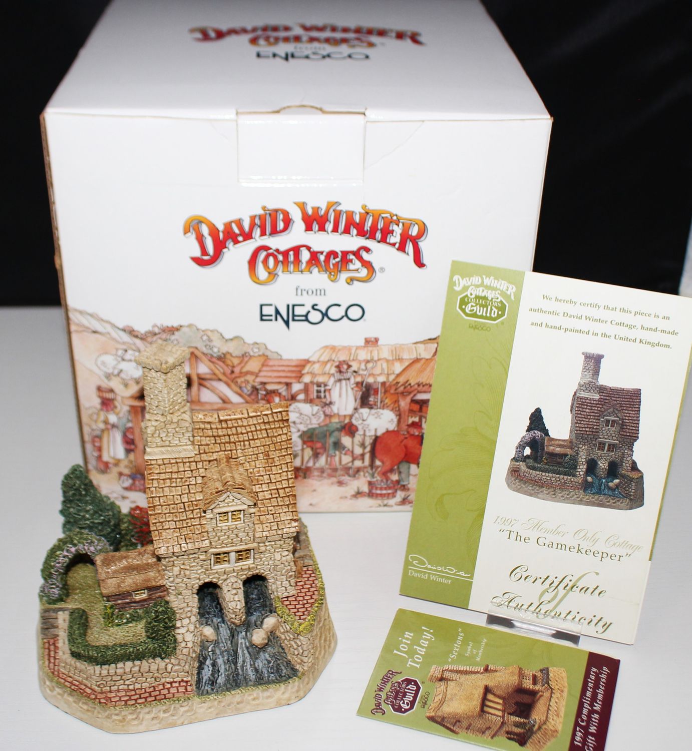 David Winter SIGNED Cottage &quot;Gameskeeper&quot; 1997 Collector Guild Scene in Box, COA