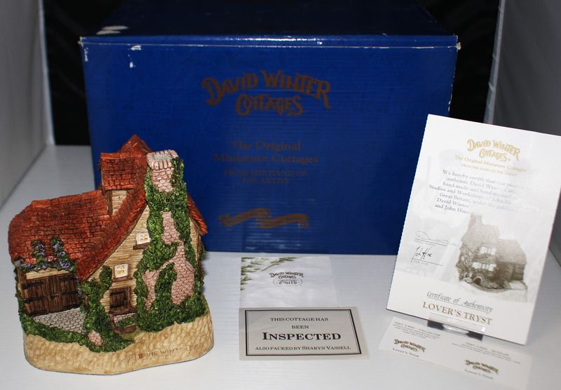 David Winter Cottage "Lover's Tryst" 1995 In The Country Collection in Box w/COA
