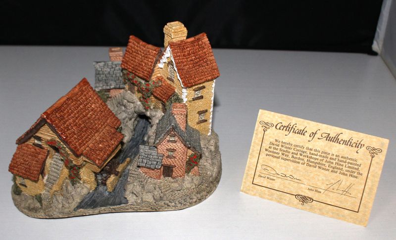 David Winter Cottage "Brookside Hamlet" 1982 Country Collection in Box with COA