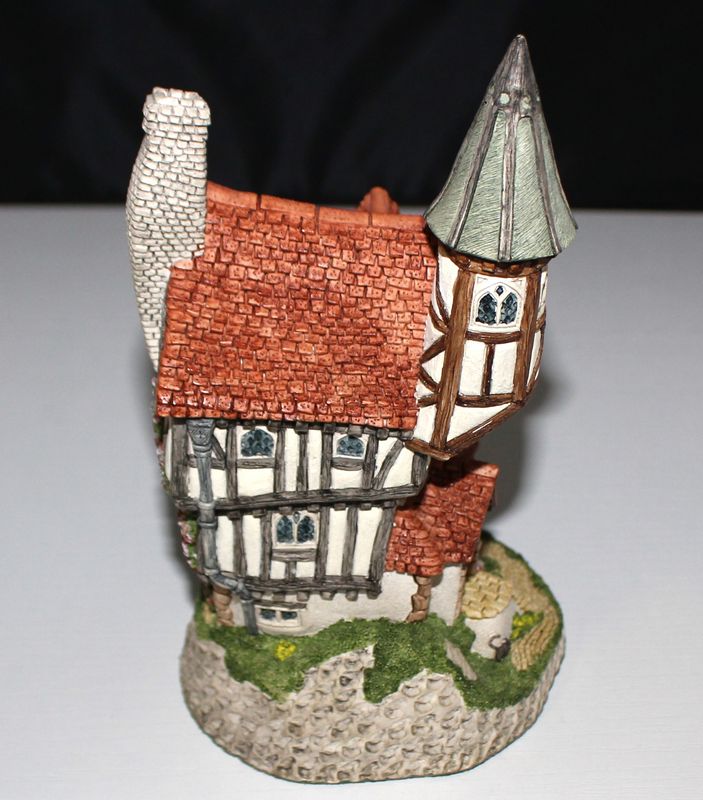 David Winter "There Was A Crooked House" 1986 Country Collection in Box with COA