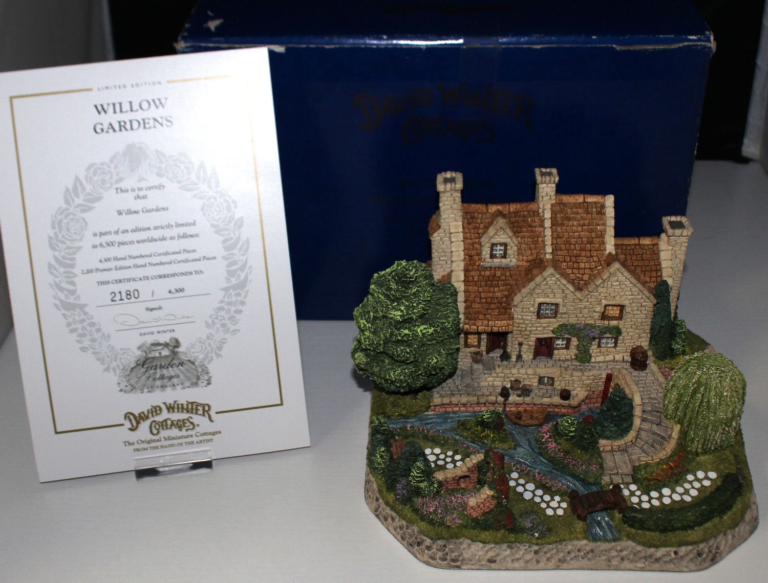 David Winter Cottage &quot;Willow Gardens&quot; 1994 Ltd. Edition 2180/4300 in Box w/ COA