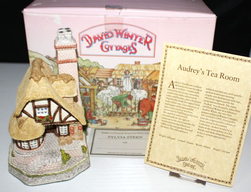 David Winter Cottage “Audrey's Tea Room” 1991 Main Collection in Box with COA