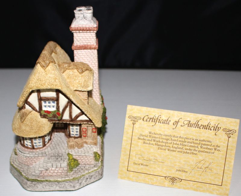 David Winter Cottage “Audrey's Tea Room” 1991 Main Collection in Box with COA