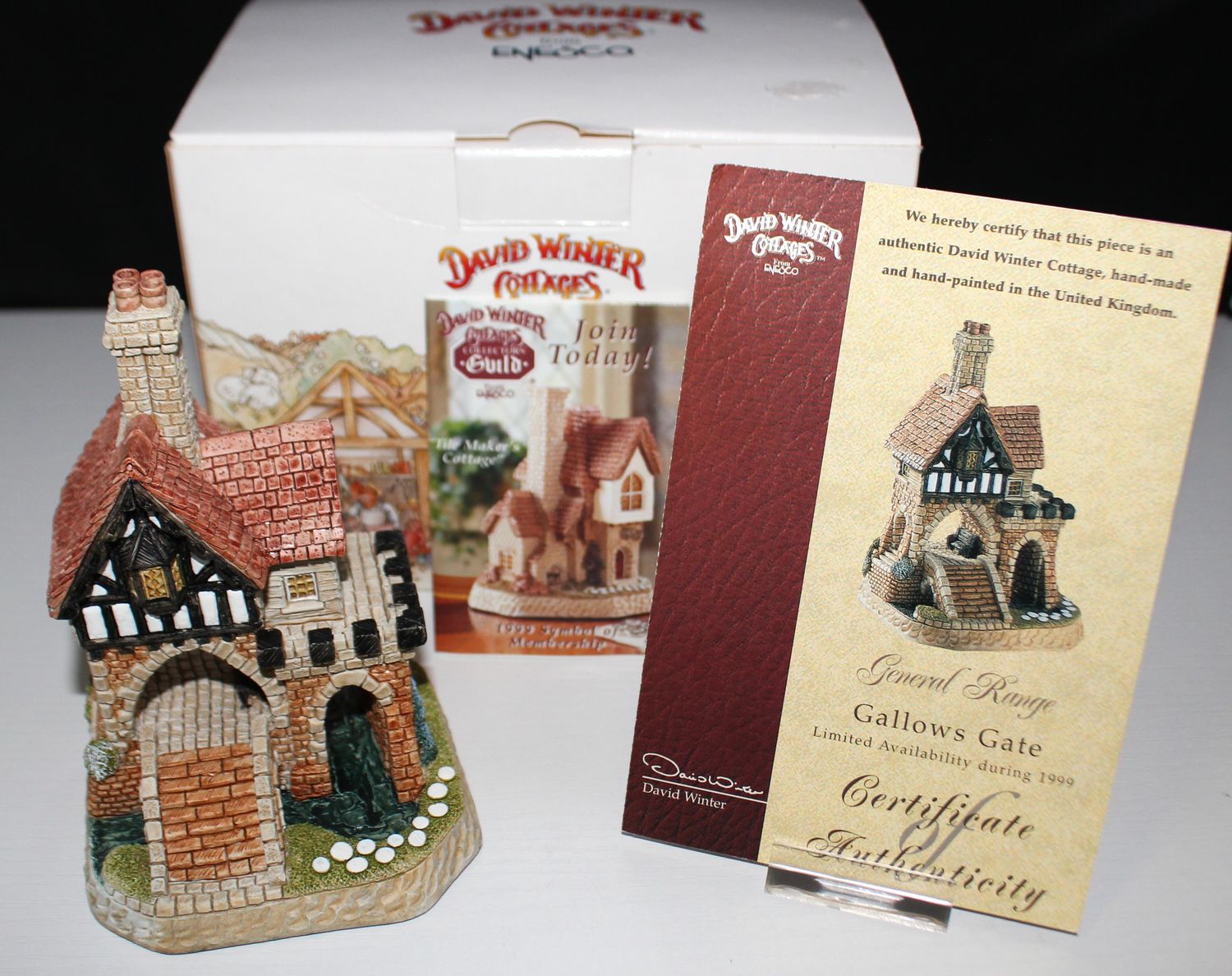 David Winter Cottage &quot;Gallow&#39;s Gate&quot; 1999 Main Collection in Box with COA
