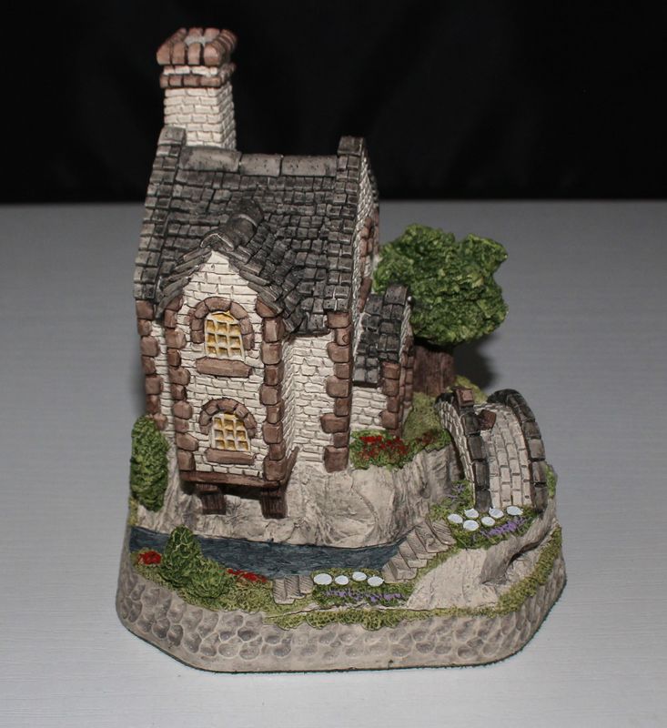 David Winter "Elfin Cottage" 1996 10th Anniversary South Downs in Box with COA
