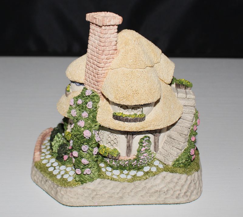 David Winter "Mother's Cottage" 1994 Celebration Cottages in Box with COA