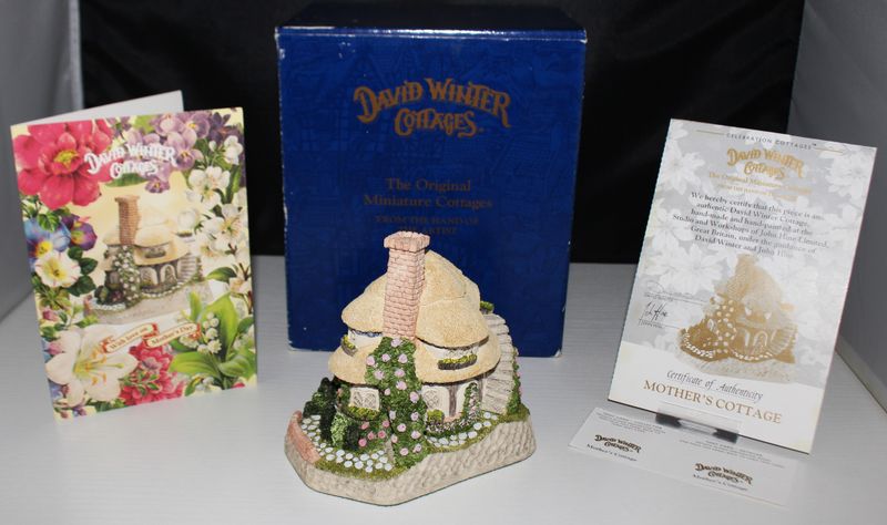 David Winter &quot;Mother&#39;s Cottage&quot; 1994 Celebration Cottages in Box with COA