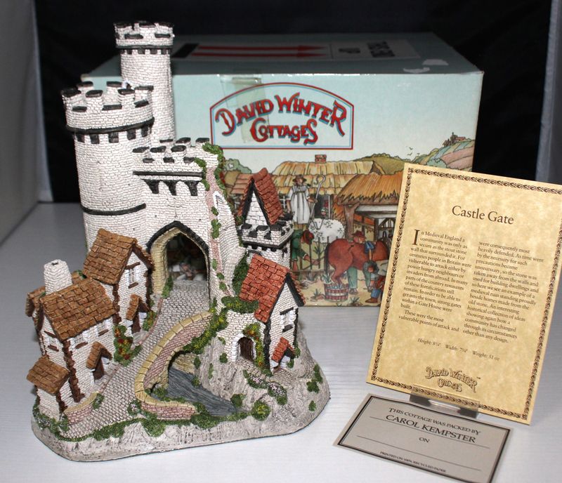 David Winter &quot;Castle Gate&quot; 1984 Landowners Collection in Box with COA