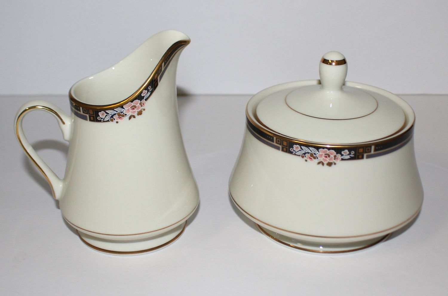 MIKASA Florisse Black L2841 Fine China 3-Piece Creamer &amp; Sugar Bowl with Lid